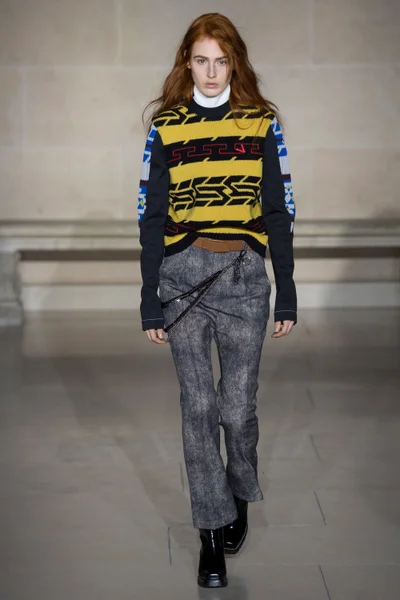 Look 15